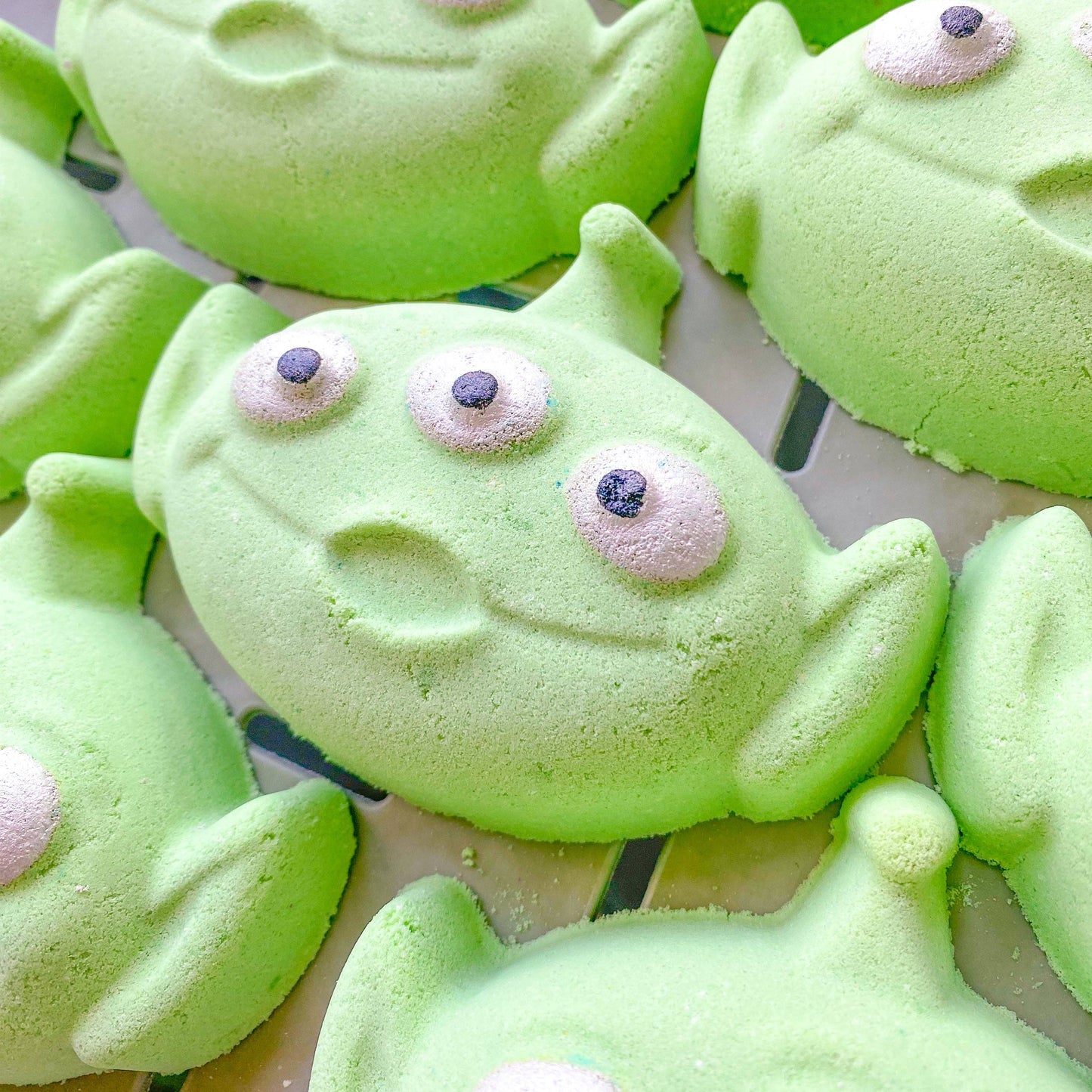 OOOOOHHHH Alien Bath Bomb