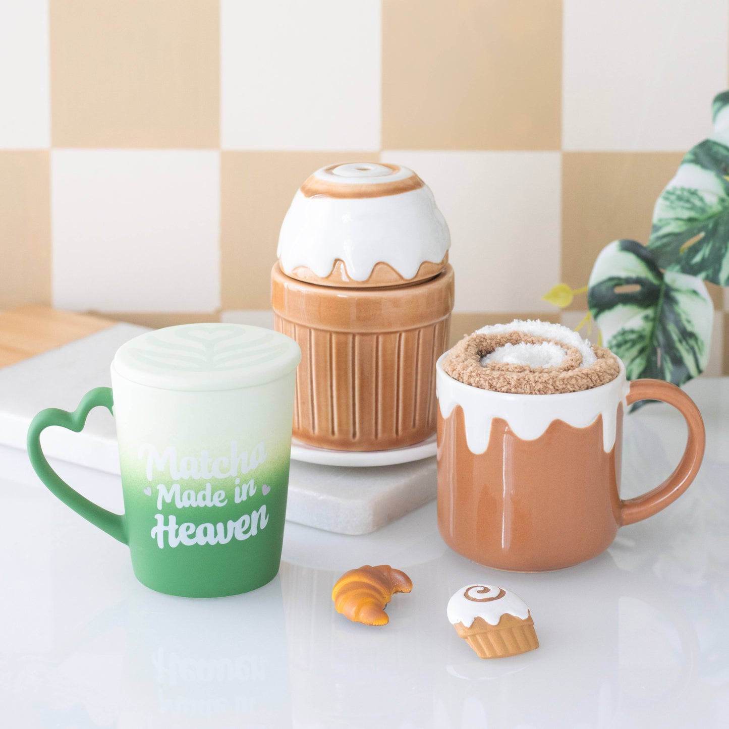 Cinnamon Roll Mug and Socks Set