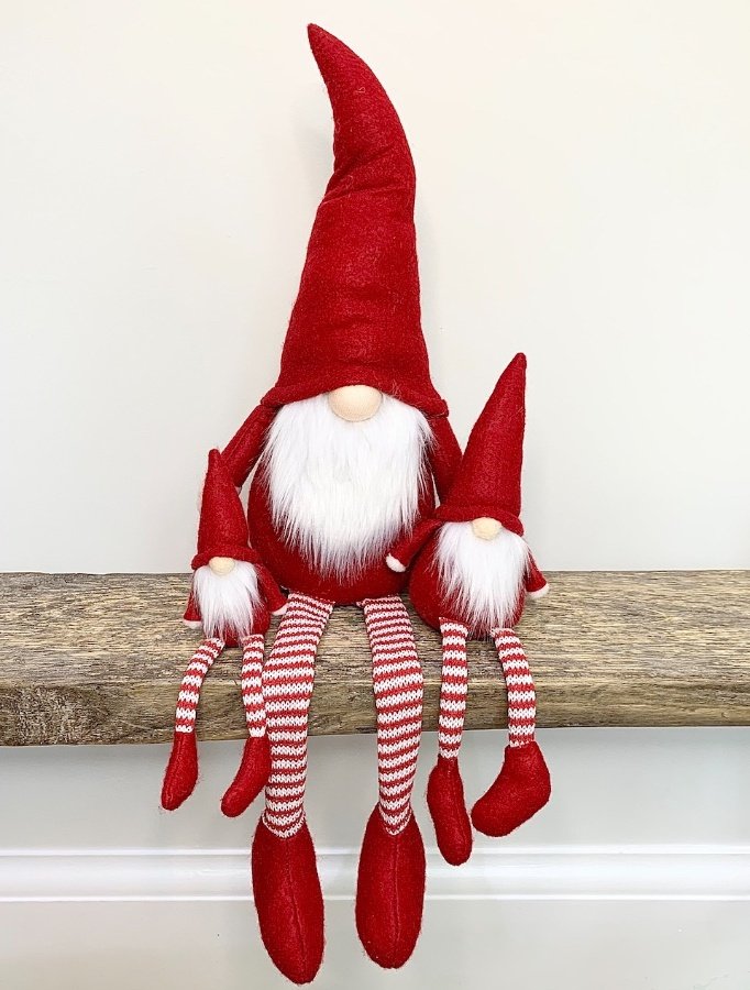 Gonk assis en tissu rouge, 53 cm