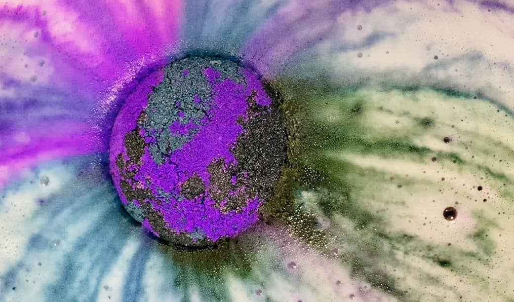 Bombe de bain cassis grande sphère Galaxy